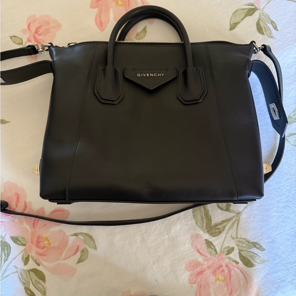 Givenchy Smooth Calfskin Small Soft Antigona Black - Picture 10 of 16